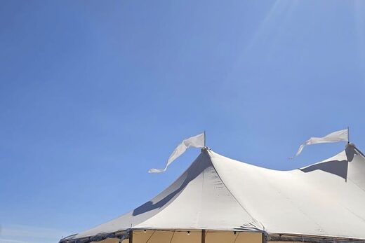 Réalisation d’une tente silhouette Sail au Pointe Allègre – Location tente élégante dans le Var