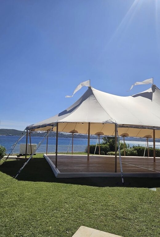 R&#x00E9;alisation&#x20;d&#x2019;une&#x20;tente&#x20;silhouette&#x20;Sail&#x20;au&#x20;Pointe&#x20;All&#x00E8;gre&#x20;&#x2013;&#x20;Location&#x20;tente&#x20;&#x00E9;l&#x00E9;gante&#x20;dans&#x20;le&#x20;Var