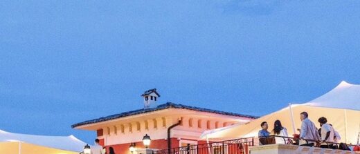 Location de tente stretch au Château de Crémat – Un événementiel d’exception à Nice et sur la Côte d’Azur